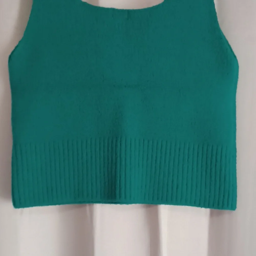 A New Day Fuzzy Sweater Tank Cropped Scoop Neck Rich Green